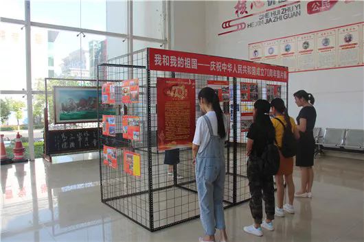 我馆举行“腾飞的中国 辉煌七十年”图片展