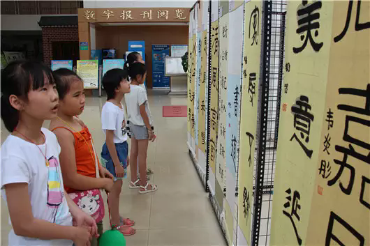 河池市民族图书馆2016年春季学期书法、美术培训班作品展